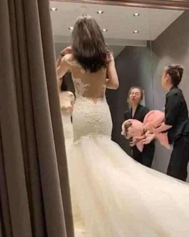 新娘穿上婚紗凹凸有致，帘子拉開瞬間，網友：真正的女神啊