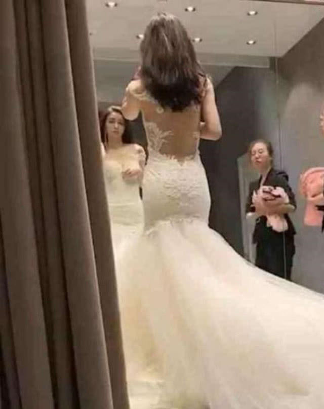 新娘穿上婚紗凹凸有致，帘子拉開瞬間，網友：真正的女神啊