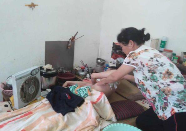 婆媳相依為命七年多，丈夫在外寄來快遞，最終夫妻離散家破人亡