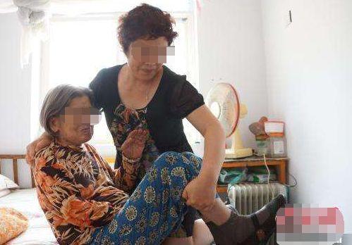 婆媳相依為命七年多，丈夫在外寄來快遞，最終夫妻離散家破人亡