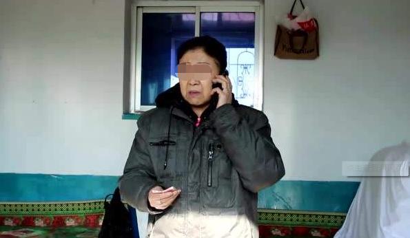 一家人回農村過年孫子嚇哭，婆婆隨口一句，氣得親兒子掀翻麻將桌