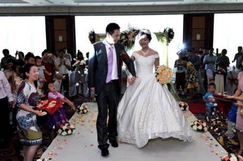 婚後婆婆隔三差五要錢，三年要了七萬，周末回家一趟，推門俺蒙了