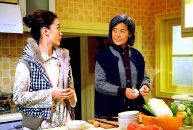 婆婆出院住到我家，外出買菜忘帶錢包回來拿，我扇老公一巴掌