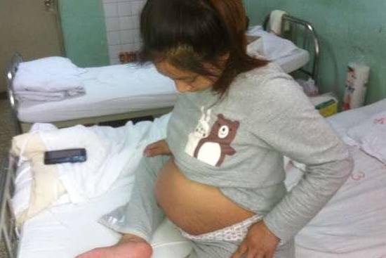 妻子待產，丈夫借去娘家報信，溜去陪情人，完事回病房一瞧，蒙了