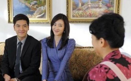 第一次去男友家，婆婆非要俺喝酒，假裝喝醉，聽到對話俺尖叫逃命