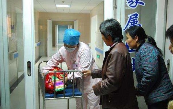 兒媳懷孕六個月，婆婆笑稱：生男孩就獎勵5萬！結果生下孩子後兒媳成了百萬富翁！