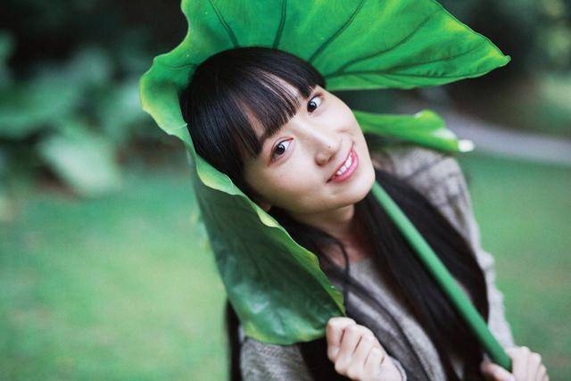 父親因病走後，哥哥受刺激變成了瘋子，五年後妹妹結婚，才知哥哥裝瘋的真相