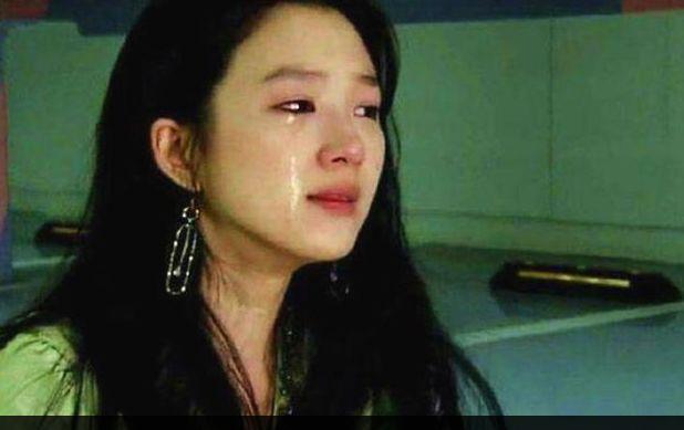 女子給孩子買吃的，老闆心善送了一份，走後留下的東西讓老闆感動