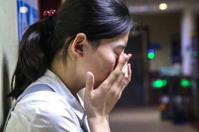 老公去世我照顧婆婆十年，她臨終前說了一個秘密，讓我泣不成聲！