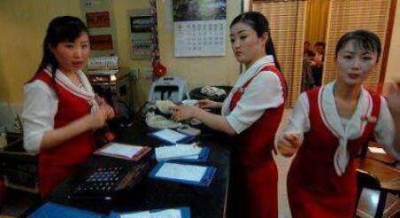 同學聚會，200斤老婆被全班人恥笑，她脫掉外套後，所有人傻了
