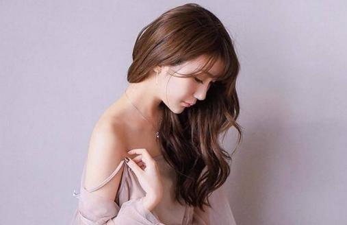 孝順兒媳給我買了條裙子，女兒把裙子剪了，我氣得甩了兒媳兩耳光