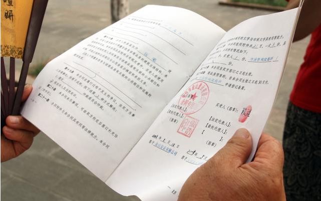 老婆內衣從來不脫，有天我無意間看見她洗澡，當晚就決定把家底都給她