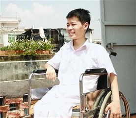老婆內衣從來不脫，有天我無意間看見她洗澡，當晚就決定把家底都給她