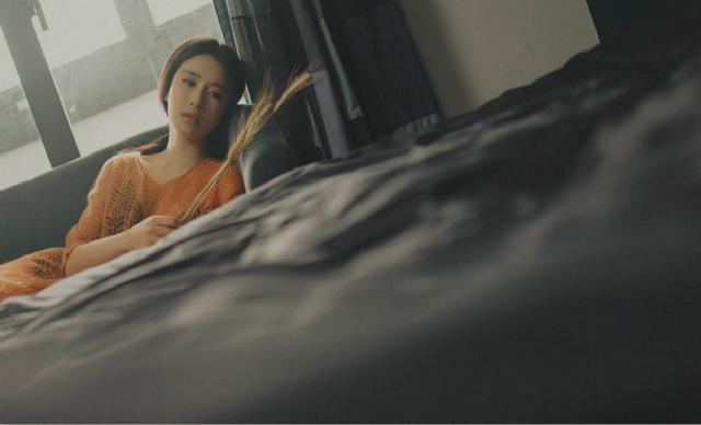 婆婆，我不捨得你孤零零一個人，你必須要和我們一起住！