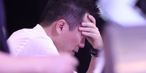 老公移情別戀，不顧她跪地懇求堅持離婚，幾年後她帶著一份「檢查報告」和一封「辭職信」完美逆襲！