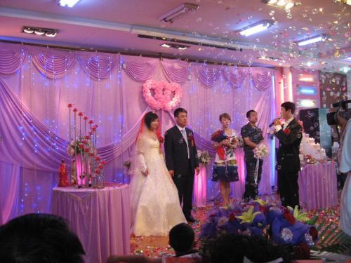 結婚時娘家買輛車，小叔子娶媳婦婆婆讓我把車送他，我對著她回道...