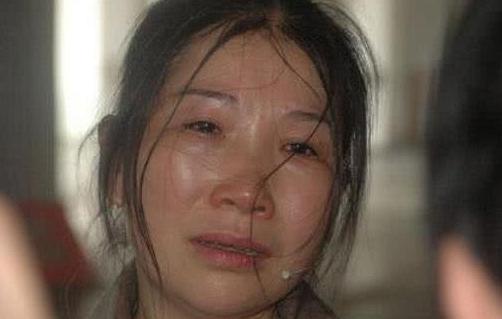 未婚先孕，婆家彩禮由二十萬變成一萬，領證當天女孩扭頭離開