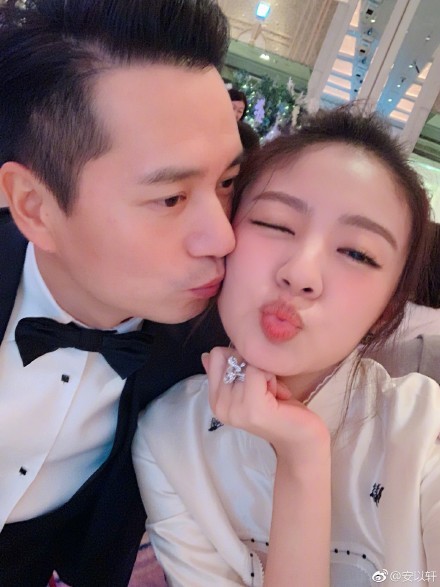 懷上豬寶寶？安以軒參加婚禮「挺凸肚飄孕味」：好幸福❤ 　網樂喊「恭喜當媽媽」她親自回應了