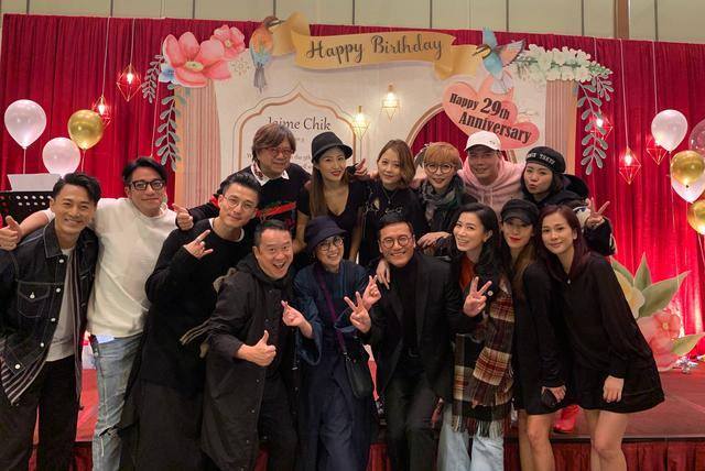 苗僑偉戚美珍結婚29周年，TVB老面孔都來了，佘詩曼林峰同框