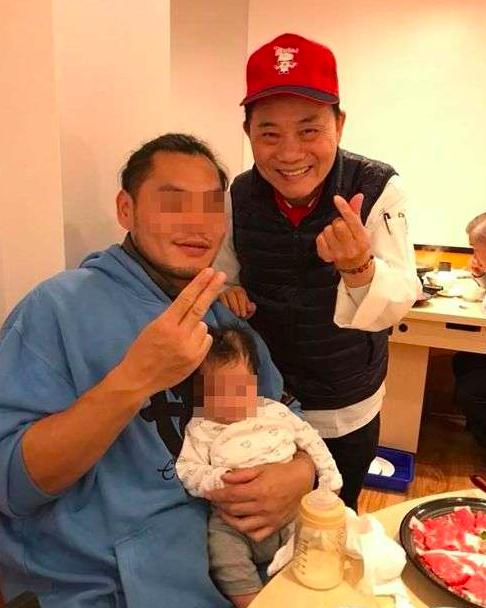 阿基師多前被爆「摩鐵偷腥」，網友再見到本人：打…打雜小弟？