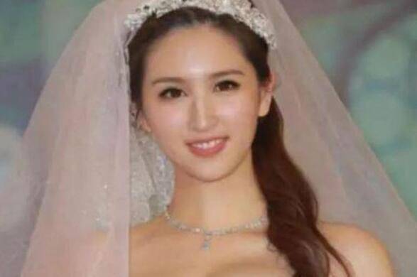 28歲體操冠軍嫁82歲老乾爹，父親是幕後推手如今東山再起甩掉老翁！