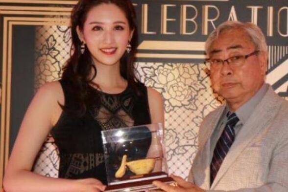 28歲體操冠軍嫁82歲老乾爹，父親是幕後推手如今東山再起甩掉老翁！