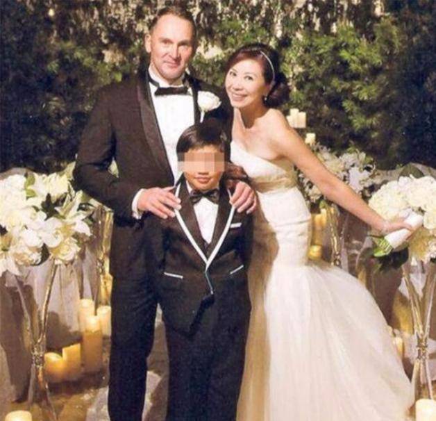 曾經的香港小姐，被前夫爆料「一周要十次」，卻在49歲又嫁初戀！