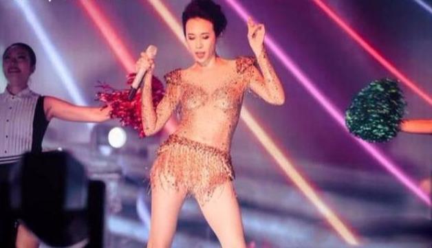 為了漂亮，她半年不吃酸辣不吃薑蔥蒜，今48歲美得令人移不開眼