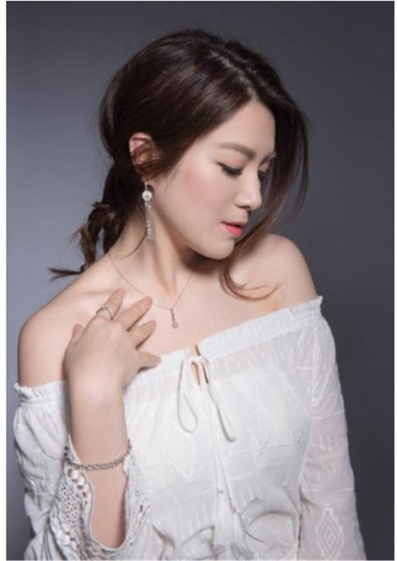 曾與郭富城傳緋聞，如今嫁富豪郎才女貌，170萬鑽戒更是閃瞎眼
