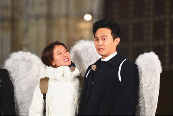 11年來父母一直在換工作，校長懷疑孩子家庭不正常，想與家長談談，結果一見面發現一家子都是明星