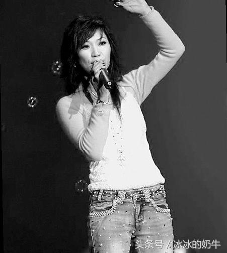 一曲成名，剛要紅就遭遇不幸，婚禮前突然得病，34歲遺憾去世… 