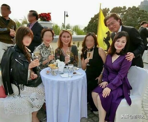 前夫病逝，二婚嫁大19歲百億富豪，42歲陳少霞懷三胎：是自然懷孕!