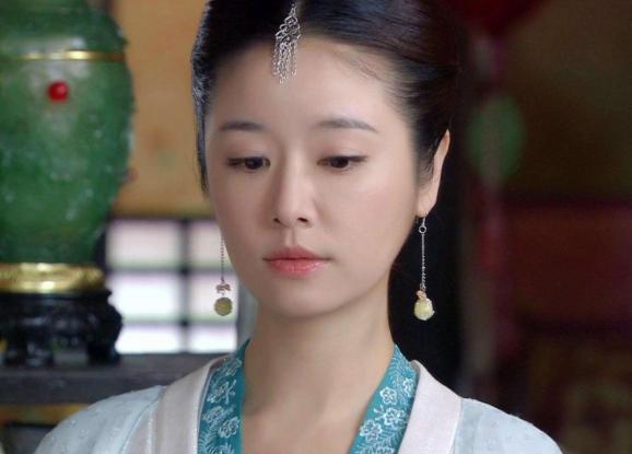 同樣是43歲，林心如皮膚鬆弛很顯老，而她保養得像個水靈的小姑娘!