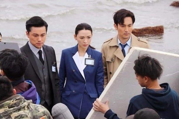 穿西裝高跟鞋在石灘扮型？TVB當家花旦拍《法證先鋒4》勁無奈