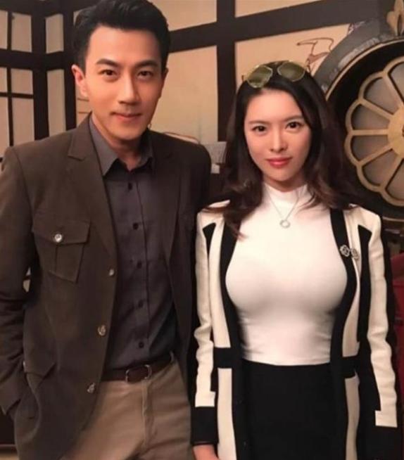 沉重的打擊！楊冪離婚後首次接受采訪「曝男方出軌」，被爆料辦完離婚手續後病倒！