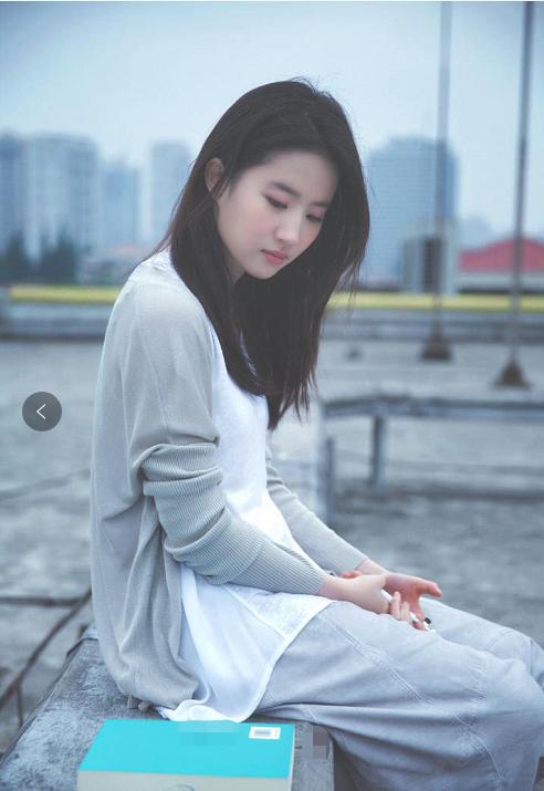 31歲劉亦菲文藝范寫真曝出，怪不得大家一直都叫她神仙姐姐 