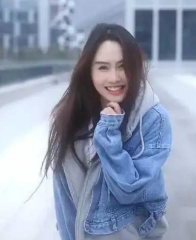 朱茵替身照片曝光看到她的正臉後 ，網友：太美了 