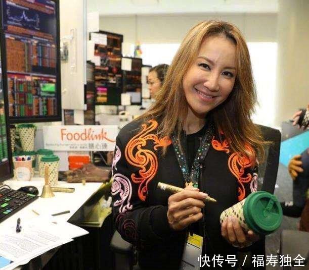 42歲李玟素顏出席活動， 皮膚鬆弛鼻子塌陷， 網友： 後遺症爆發了？