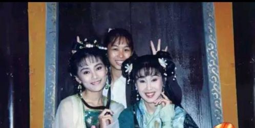 她是趙雅芝的丫鬟，本土女星，嫁圈外老公被寵17年，如今50歲沒整容看著也舒服