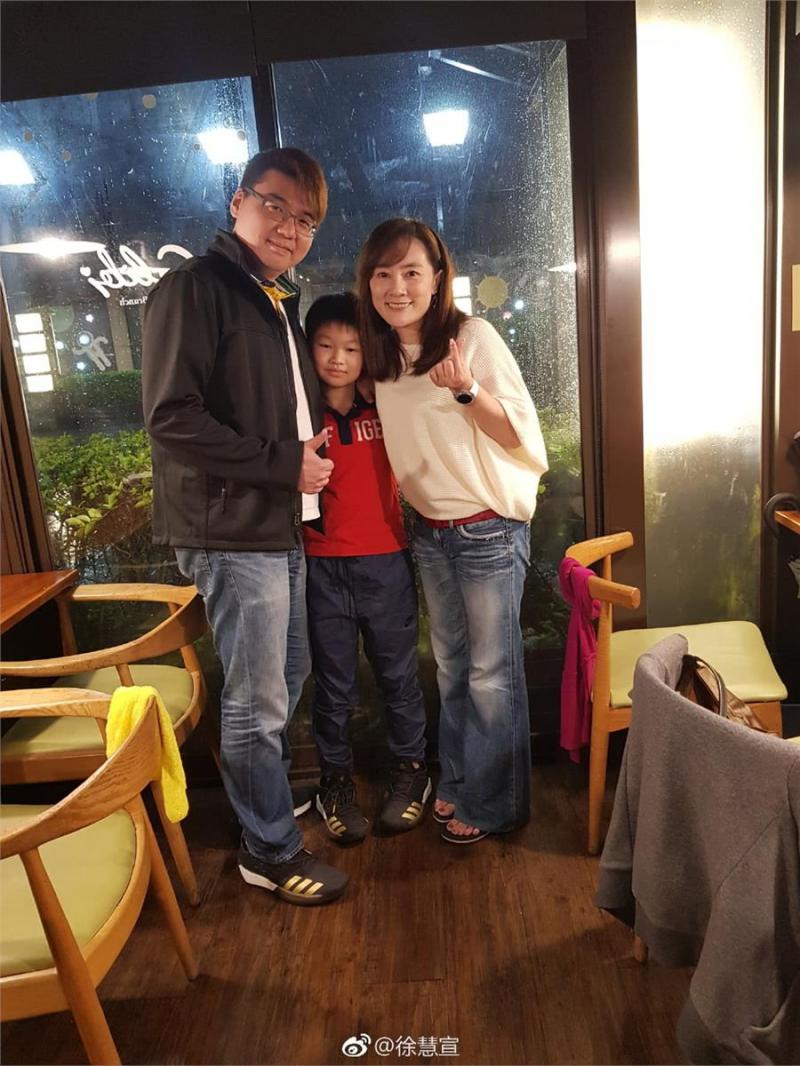 她是趙雅芝的丫鬟，本土女星，嫁圈外老公被寵17年，如今50歲沒整容看著也舒服
