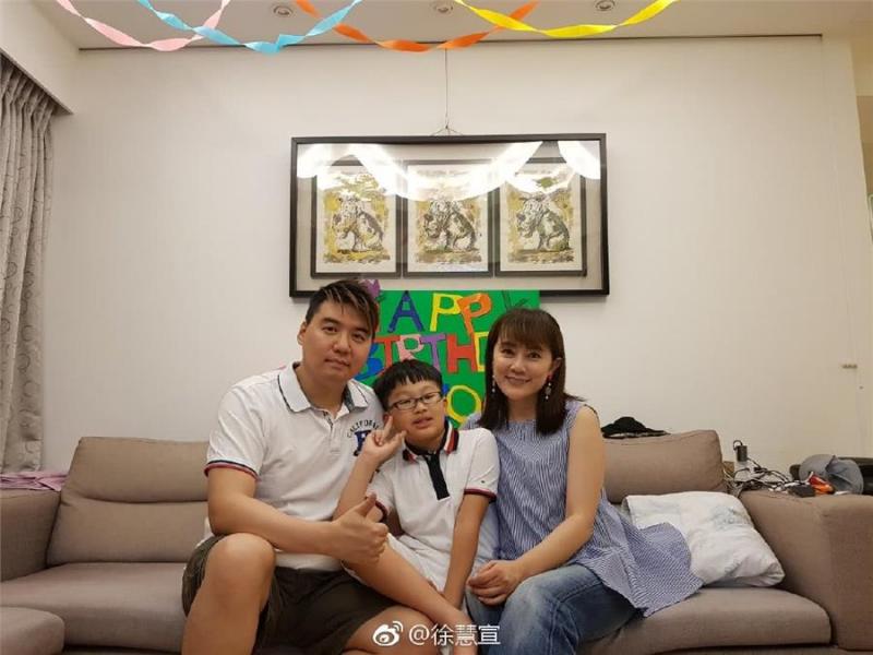 她是趙雅芝的丫鬟，本土女星，嫁圈外老公被寵17年，如今50歲沒整容看著也舒服