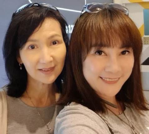 她是趙雅芝的丫鬟，本土女星，嫁圈外老公被寵17年，如今50歲沒整容看著也舒服