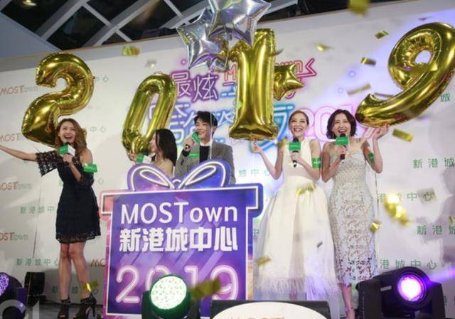 陳凱琳挺大肚現身活動，如今肚子已經大成這樣，網友：快生了吧?
