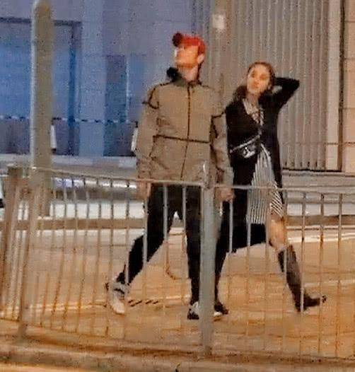 陳凱琳挺大肚現身活動，如今肚子已經大成這樣，網友：快生了吧?