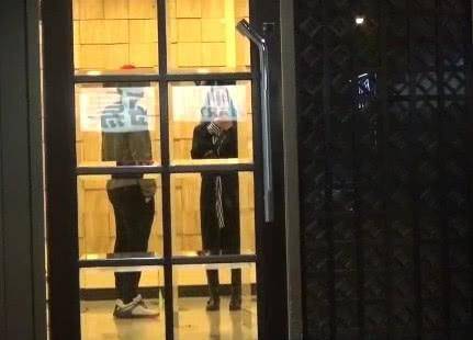 陳凱琳挺大肚現身活動，如今肚子已經大成這樣，網友：快生了吧?