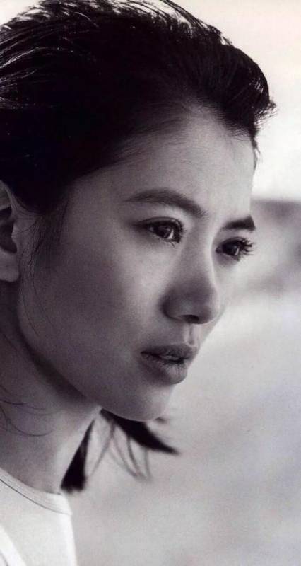 47歲的袁詠儀長發不輸小20歲的吳千語，網友：靚靚不是白叫的，真的美~