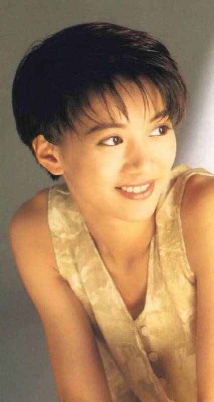 47歲的袁詠儀長發不輸小20歲的吳千語，網友：靚靚不是白叫的，真的美~