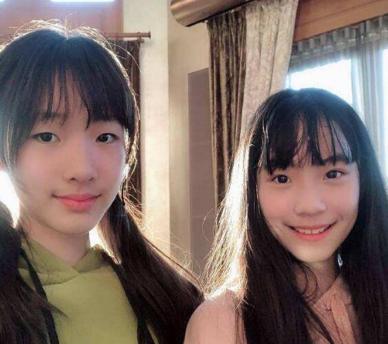 小S 女兒從「醜小鴨」整容式「美炸天」！倒是她臉部僵硬認不出了！