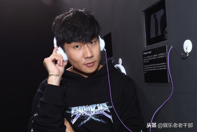 林俊傑曬新年新髮型，卻遭粉絲調侃：劉海掀起來