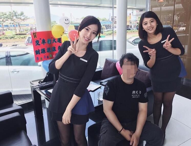 這家LEXUS營業所的素質也太高！神級美女業務「有張景嵐fu」私照爆出好身材:整顆快掉出來